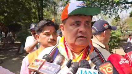 #Uttarakhand: BJP State President Mahendra Bhatt participates in 'Bharat Shaurya #TirangaYatra in Dehradun.