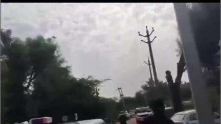 सवाई माधोपुर: सवाई माधोपुर के गांव कुतलपुरा में रणथंभौर के जंगल से निकला टाइगर, ग्रामीणों में बनी दहशत