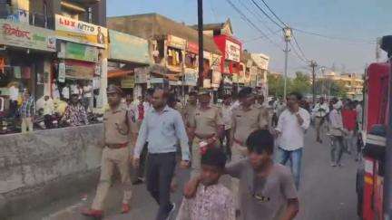 वाशिम: पब्लिक ॲपच्या बातमीने पोलीस व नगर पालिका प्रशासनाला आली जाग,पाटणी चौकातील दुकानदारांचे अतिक्रमण हटवणे सुरू#Janasamasya
