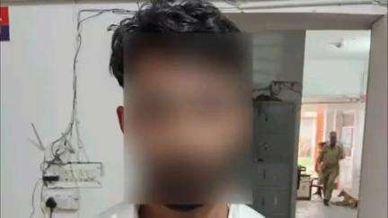 खुर्जा: खुर्जा नगर पुलिस ने ढांकर मोड से चेकिंग के दौरान एक अभियुक्त को तमंचा और कारतूस सहित किया गिरफ्तार