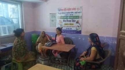 कुचायकोट: डा0 श्री प्रकाश बरनवाल साईटिका अस्पताल करमैनी रोड़ कुचायकोट बाजार में निशुल्क चिकित्सा शिविर डा0 निशा सिंह ने लगाया।
