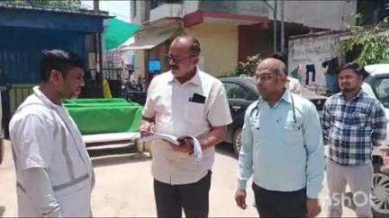 भोगनीपुर: पुखरायां सीएचसी पहुंचे डिप्टी सीएमओ डॉ. आदित्य सचान ने एंबुलेंस का निरीक्षण किया, गंदगी देखकर जताई नाराजगी