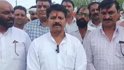 अंजड़: पुराने थाने पर बेमतलब खड़ा है विधायक निधि से हतोला ग्राम पंचायत को दिया गया पेयजल टैंकर, विधायक ने कही निराकरण की बात