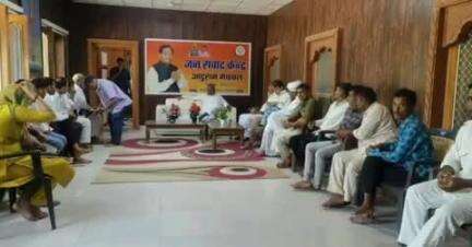 चौहटन: चौहटन विधायक आदूराम मेघवाल ने बुधवार को जनसंवाद केंद्र में जनसुनवाई कर आमजन की समस्याओं को सुना