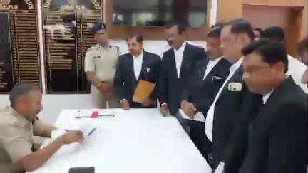 जबलपुर: आरोपियों के पूर्व आपराधिक रिकॉर्ड की जानकारी देने की मांग को लेकर पुलिस जिला बार एसोसिएशन ने एसपी को दिया ज्ञापन