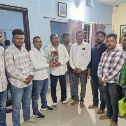 चांडिल: चांडिल के चांडिल अनुमंडल में झामुमो कार्यकर्ताओं ने मंत्री रामदास सोरेन को केंद्रीय उपाध्यक्ष बनने पर दी बधाई