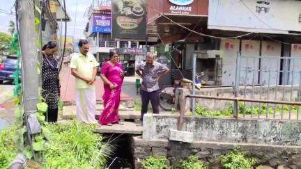 ചാവക്കാട്: ചാവക്കാട് നഗരമധ്യത്തിൽ കാന പൊട്ടി മലിനജലം ജനവാസ കേന്ദ്രങ്ങളിലേക്ക് ഒഴുകുന്നു; പരാതിയുമായി ജനപ്രതിനിധികൾ  #localissue