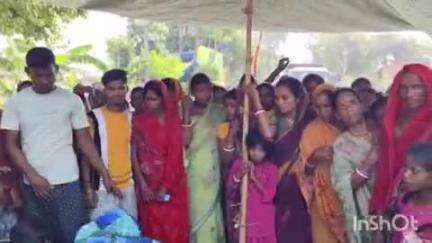 महुआ: महुआ के हरपुर बेलवा में सड़क दुर्घटना में घायल व्यक्ति की इलाज के दौरान हुई मौत, आक्रोशित लोगों ने किया सड़क जाम