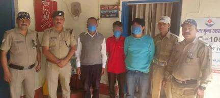 कर्णप्रयाग: एसपी के निर्देश पर वारंटियों की धरपकड़ जारी, कर्णप्रयाग पुलिस ने 3 फरार वांरटी अभियुक्त को किया गिरफ्तार