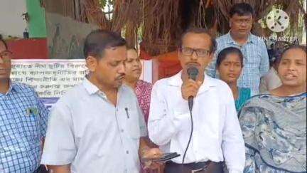 রায়গঞ্জ: সরকারি স্কুলে আগাম গরমের ছুটির বিরুদ্ধে ও অন্যান্য দাবী নিয়ে রায়গঞ্জে বঙ্গীয় প্রাথমিক শিক্ষক সমিতির অবস্থান বিক্ষোভ