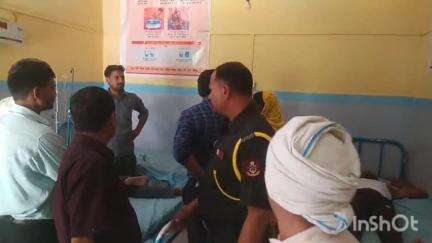 अलीगंज: अलीगंज थाना क्षेत्र के झकरई भट्ठे के पास तीन बाइक सवार युवक ईंटों से भरे ट्रैक्टर की चपेट में आकर घायल