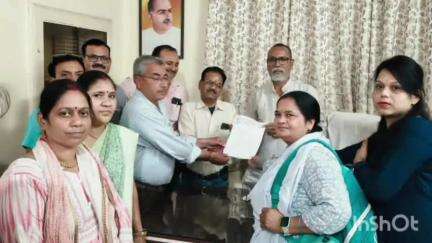 गुलाबगंज: क्षेत्र के दर्जन से अधिक नागरिकों ने विधायक को अपनी समस्याओं के समाधान के लिए आवेदन दिए