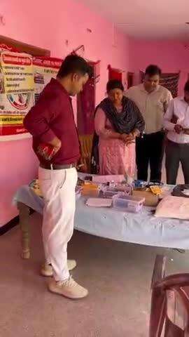 इटवा: ऊंचडीह गांव में आयोजित वीएचएनडी टीकाकरण सत्र का बीडीओ ने किया निरीक्षण, दिए निर्देश