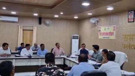 भिनगा: कलेक्ट्रेट भिनगा में DM SP ने संभावित बाढ़ के दृष्टिगत आपदा प्रबंधन प्राधिकरण के साथ तैयारियों की समीक्षा की