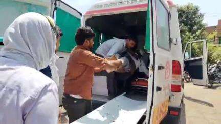 महोबा: महोबा के कानपुर सागर रोड पर दो बाइकों की भिड़ंत में एक अधेड़ गंभीर रूप से घायल, डॉक्टर ने हायर सेंटर किया रिफर