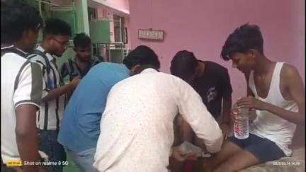 तमकुही राज: लतवाचट्टी में फोरलेन पर तेज रफ्तार स्कॉर्पियो ने शादी का कार्ड बांटने जा रहे बाइक सवारों को मारी टक्कर, 3 हुए गंभीर घायल