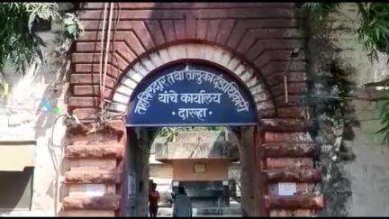 दारव्हा: शेतकरी कर्जमुक्ती आंदोलनाला दारव्हा येथे उस्फूर्त प्रतिसाद, कर्जमुक्तीचे अर्ज भरण्यासाठी तहसीलमध्ये शेतकऱ्यांची गर्दी
