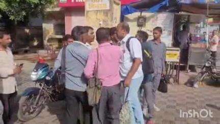 जसराना: मथुरा से आ रही रोडवेज बस ने दूसरी बस को ओवरटेक करते समय मारा कट, फिरोजाबाद बस स्टैंड पर हुई मारपीट