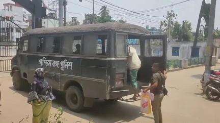 নাকাশিপাড়া: খোরপোশের অভিযোগে গ্রেপ্তারি পরোয়ানা জারি হওয়ায় নাগাদি থেকে গ্রেপ্তার ব্যক্তি, পেশ আদালতে