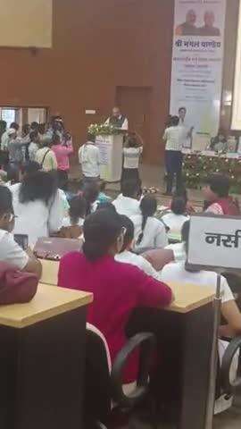 हाजीपुर के सदर अस्पताल की जी एन एम सुनीति कुमारी को अच्छे कार्य करने के लिए Florence nightingale awardदेकर सम्मानित किया