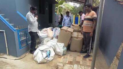 காரைக்குடி: நாகவயல் சாலையில் ஒரு லட்சம் மதிப்பிலான தடை செய்யப்பட்ட பிளாஸ்டிக் பொருட்கள் பறிமுதல்
