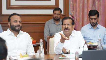 खानापूर विटा: येरळवाडी धरण जलसंपदा विभागाकडेच रहावे; ग्रामविकास मंत्री जयकुमार गोरे यांची मागणी, वनमंत्री गणेश नाईक यांची घेतली भेट