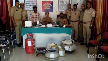 हर्रैया: परसरामपुर पुलिस ने सिकंदरपुर से 55 लीटर अवैध शराब व शराब बनाने के उपकरण के साथ एक अभियुक्त को किया गिरफ्तार