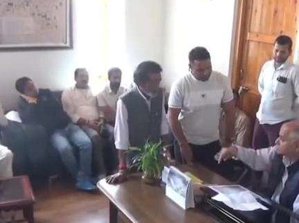 शिमला शहरी: शिमला में लोअर बाजार के तहबाजारी ने महापौर से मिलकर पुनर्वास को लेकर रखी अपनी मांगें