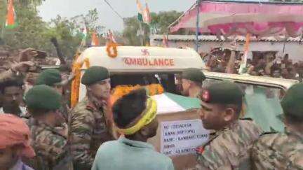 सिवान: शहीद रामबाबू सिंह का पार्थिव शरीर वसिलपुर पहुंचा, नम आँखों से दी गई विदाई
