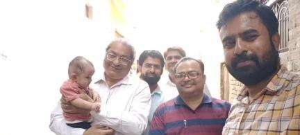 मऊ: डोमनपुरा में टीकाकरण से इंकार करने वाले परिवारों को मनाकर कराया गया टीकाकरण