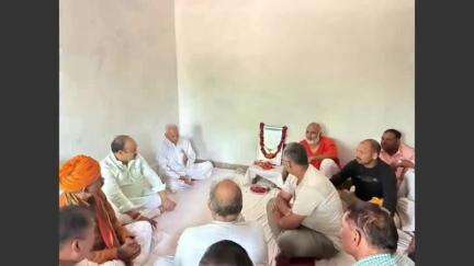 खण्डार: खंडार ग्राम नारायण में देवेंद्र रेंजर की ड्यूटी के दौरान हुई मौत, खंडार विधायक पहुंचे, मृतक के परिजनों को बंधाया ढांढस