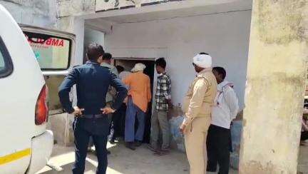महोबा: बेलाताल-घुटई रेलवे ट्रैक में चलती ट्रेन से गिरने के कारण युवक की हुई मौत, गांव में छाया मातम