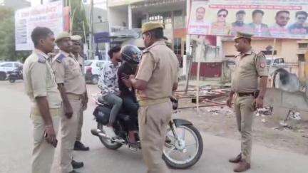 महोबा: परमानंद चौराहा में यातायात पुलिस की सख्ती, प्रभारी एएस गौर के नेतृत्व में चला चेकिंग अभियान, 161 वाहनों के कटे ई-चालान