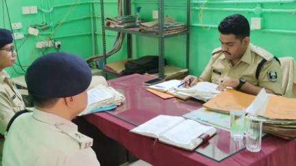 सिवान: पुलिस अधीक्षक सिवान ने दारौंदा थाने का किया निरीक्षण