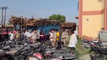 जसपुर: सूत मिल चौकी परिसर में एमवी एक्ट के तहत सीज हुए वाहनों की हुई नीलामी