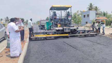 பாப்பிரெட்டிபட்டி: கே.நடு அள்ளி ஊராட்சி, முத்துகவுண்டன் கொட்டாய் பகுதியில் புதிய தார்ச்சாலை அமைக்கும் பணியை MLA கோவிந்தசாமி ஆய்வு