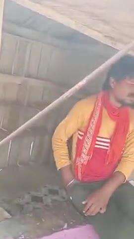 डुमरियागंज: डुमरियागंज कस्बे में खुलेआम बिक रहा गांजा, सोशल मीडिया पर वीडियो हो रहा है वायरल