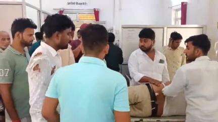 हैदरगढ़: लाही बॉर्डर के पास साइकिल सवार को बचाने में बाइक सवार गिरे, दो घायल, एक की हालत गंभीर, लखनऊ किया गया रेफर