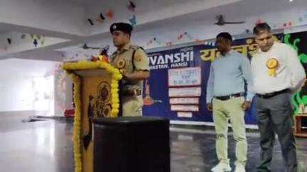 हिसार: हरियाणा उदय कार्यक्रम के तहत SP ने यदुवंशी पब्लिक स्कूल गढ़ी में साइबर सुरक्षा अभियान चलाया