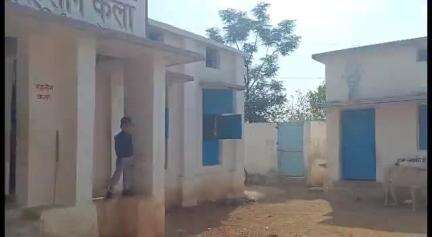 लखनादौन: कलेक्टर की मुहीम के तहत ग्राम रहलोन कला के शासकीय प्राथमिक शाला में धूमा थाना प्रभारी ने भेंट की डेस्क बेंच