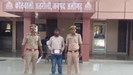 अतरौली: अतरौली थाना पुलिस टीम ने चोरी के मोबाइल फोन के साथ चोर को किया गिरफ्तार