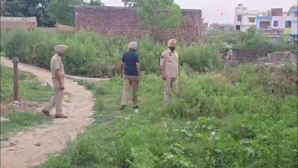 ਪਠਾਨਕੋਟ: ਸੁਜਾਨਪੁਰ ਪੁਲਿਸ ਨੇ ਪ੍ਰੇਮ ਨਗਰ ਵਿਖੇ ਦੋ ਮਹਿਲਾਵਾਂ ਨੂੰ ਨਜਾਇਜ਼ ਸ਼ਰਾਬ ਸਣੇ ਕੀਤਾ ਕਾਬੂ