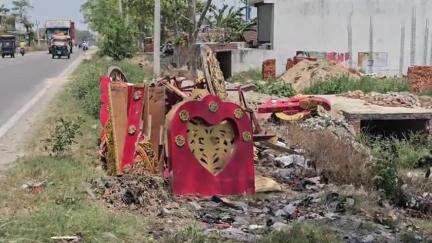स्वार: स्वार में अपनी रसोई रेस्टोरेंट के सामने तेज गति डंपर ने बग्गी में टक्कर मारी, बग्गी के उड़े परखच्चे