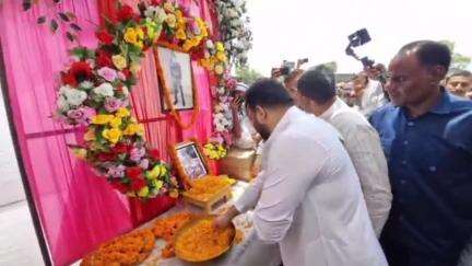 जहानाबाद: लोदीपुर गांव में ITBP शहीद जवान को नेता प्रतिपक्ष तेजस्वी यादव ने दी श्रद्धांजलि