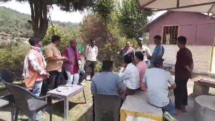 लोहाघाट: खेतीखान में जिले के दुग्ध सचिव संगठन की बैठक में सर्वसम्मति से पशुपालक राजेश बिष्ट को अध्यक्ष चुना गया