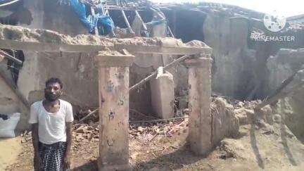 पथरगामा: पथरगामा बेल टिकरी ग्राम में नेत्रहीन युवक को सरकारी आवास योजना का लाभ नहीं मिला