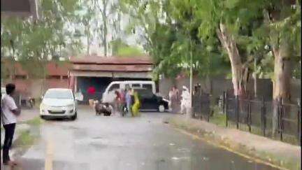 हिसार: हांसी में पुलिस की मौजूदगी में दो गुटों में हुई जमकर मारपीट, कब्जे के प्लॉट को लेकर लंबे समय से चल रहा विवाद