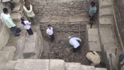 शाहनगर: ग्राम बांगरोड में जन अभियान परिषद ने दो सौ वर्ष पुरानी बावड़ी की सफाई की, जल गंगा संवर्धन अभियान के तहत किया गया कार्य