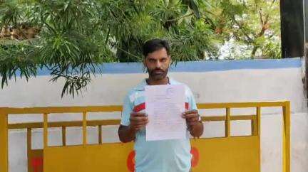 शिवपुरी नगर: अशोकनगर के युवक ने पोहरी थाने में पदस्थ पुलिस कर्मी और 3 अन्य पर लगाए गंभीर आरोप, एसपी से की शिकायत