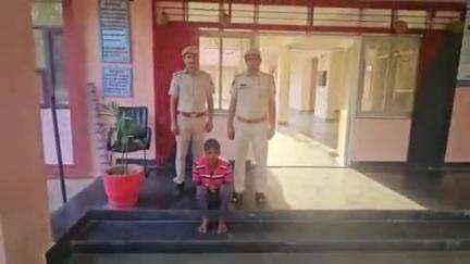 टोंक: मेहंदवास थाना पुलिस ने 15 माह से फरार ₹5000 के इनामी आरोपी को अहमदपुरा चौकी से किया गिरफ्तार
